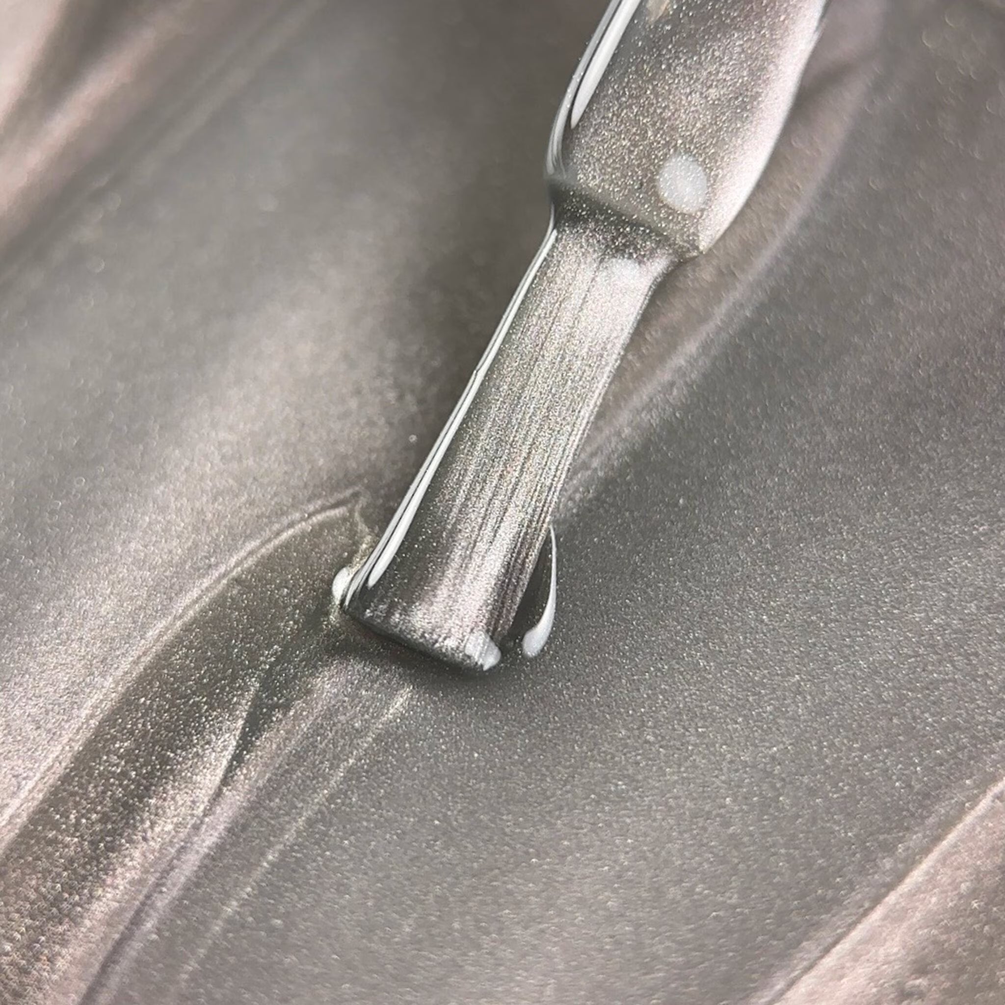 BIBLIOTEKA Esmalte Cat Eye Nº 16 Eclipse — Gris plateado, 10 ml