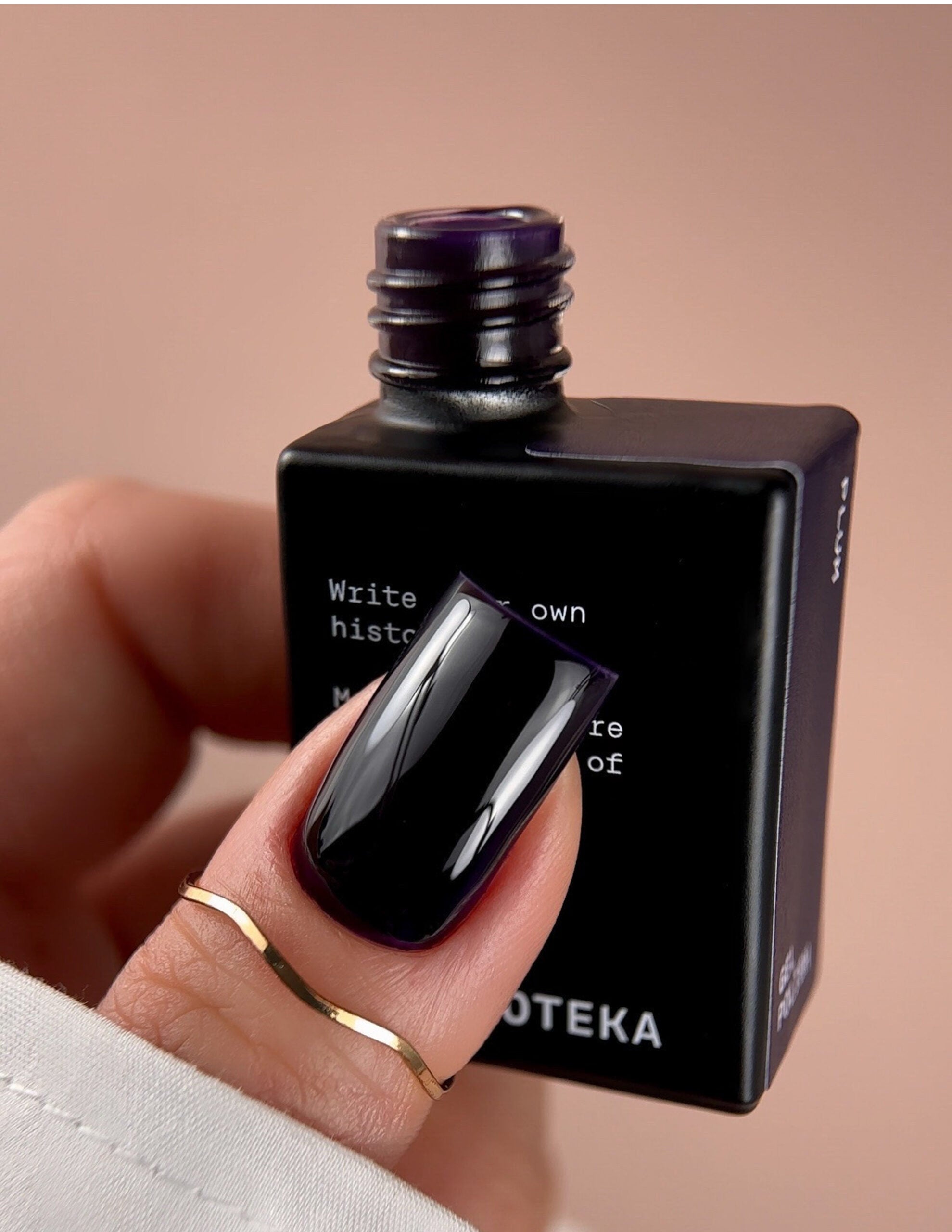 BIBLIOTEKA Esmalte № 21 Plum, 10 ml