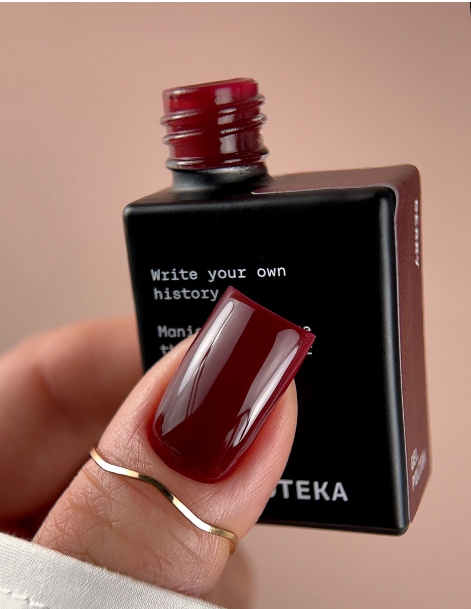 BIBLIOTEKA Esmalte № 23 Berry, 10 ml