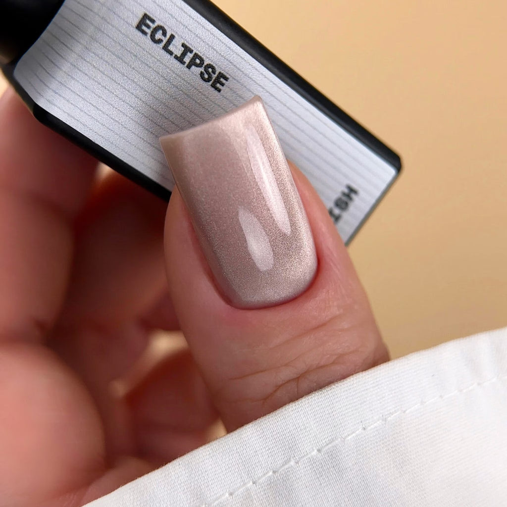 BIBLIOTEKA Esmalte Cat Eye Nº 16 Eclipse — Gris plateado, 10 ml