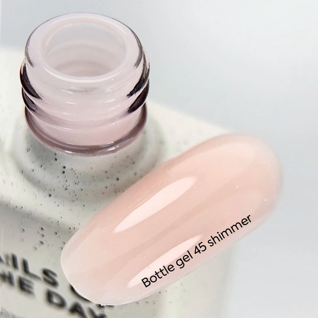 NAILSOFTHEDAY Bottle Gel 45 Shimmer — gel ultrarresistente beige lechoso con shimmer plateado para reforzar las uñas, 10 ml