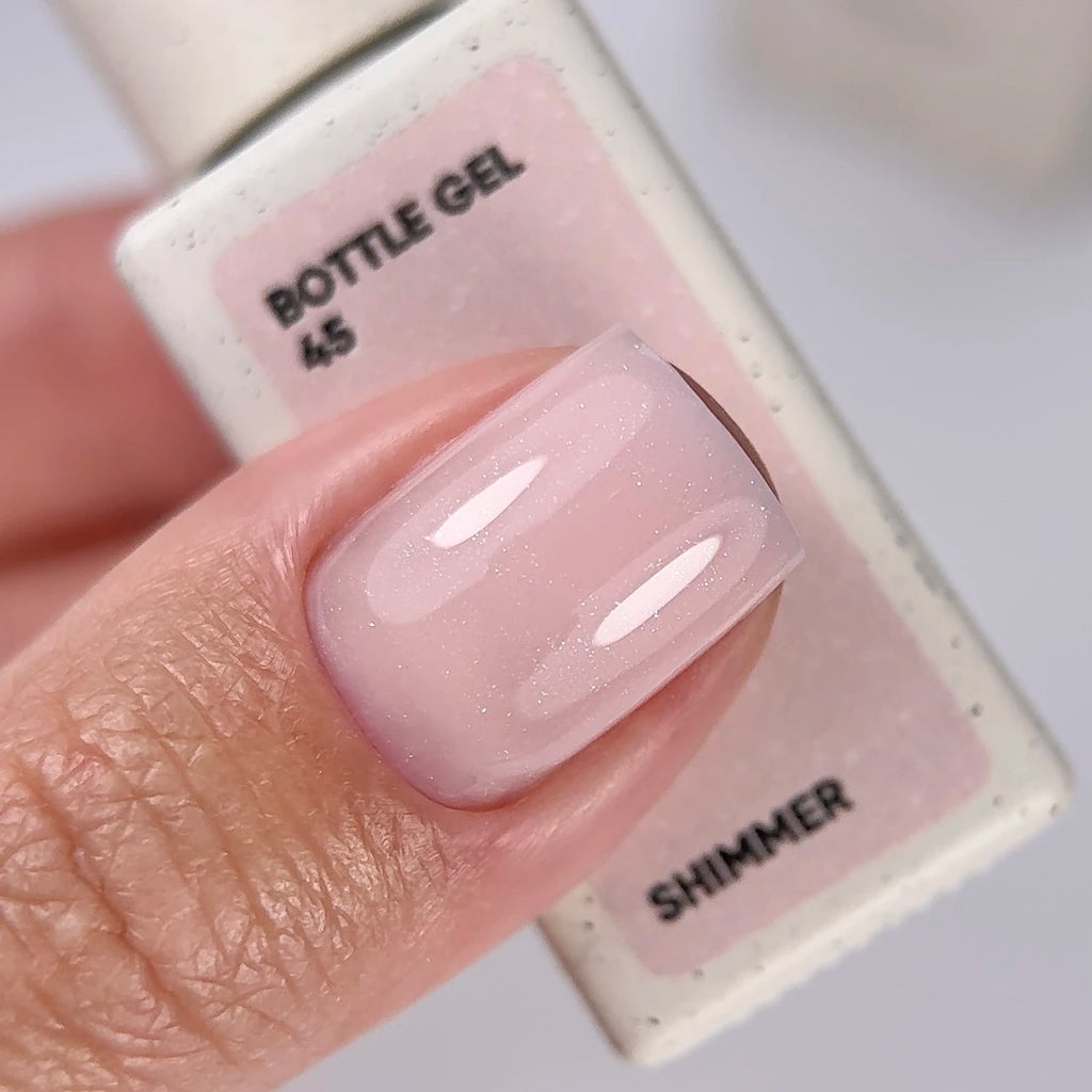 NAILSOFTHEDAY Bottle Gel 45 Shimmer — gel ultrarresistente beige lechoso con shimmer plateado para reforzar las uñas, 10 ml