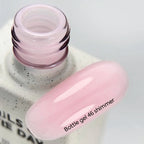 NAILSOFTHEDAY Bottle Gel 46 Shimmer — gel ultrarresistente rosa lechoso con shimmer plateado para reforzar las uñas, 10 ml