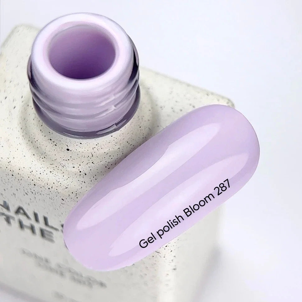 NAILSOFTHEDAY Gel polish Bloom 287 — delicado tono lila con cobertura total en una sola capa, 10 ml.