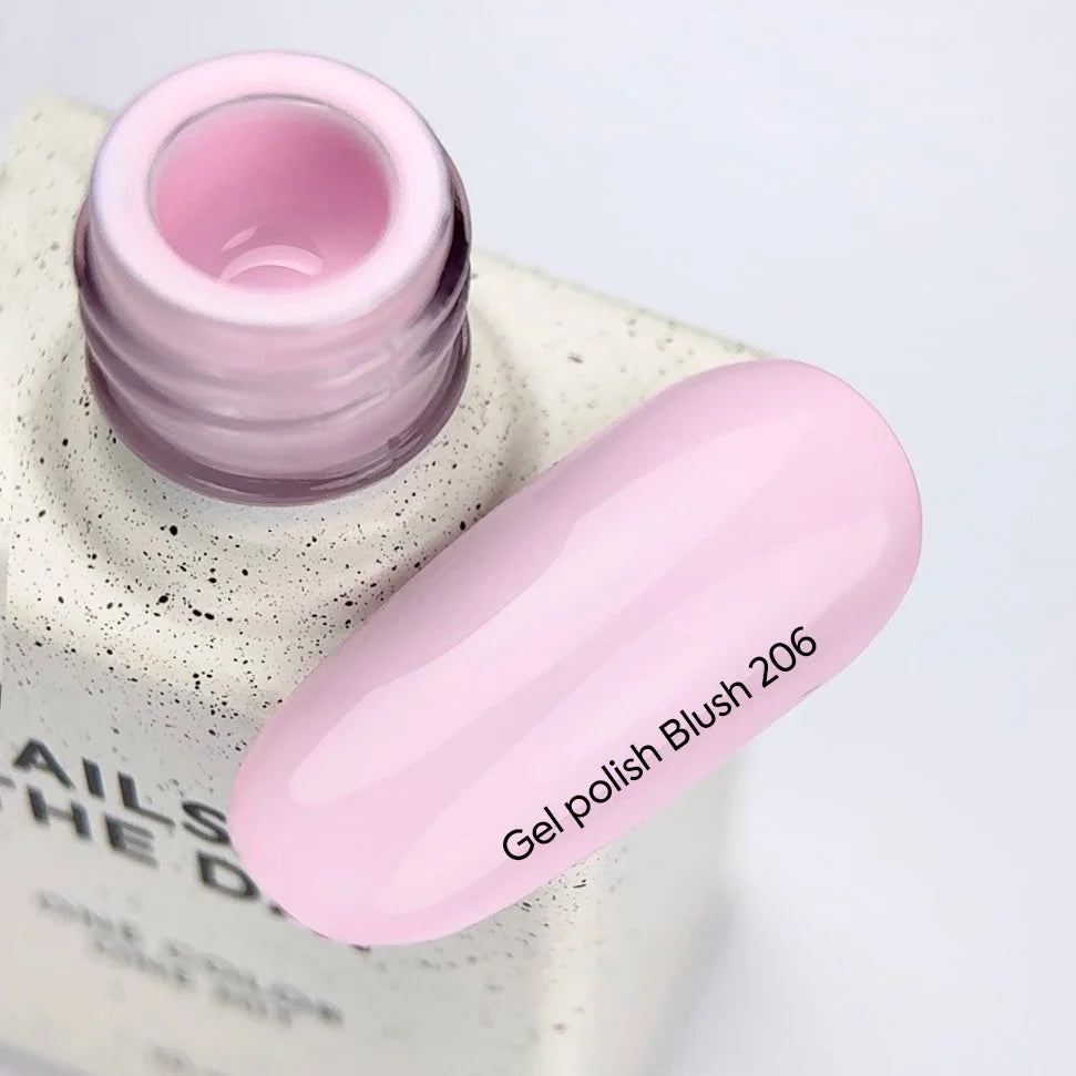 NAILSOFTHEDAY Gel polish Blush 206 — delicado tono rosa con cobertura total en una sola capa, 10 ml.