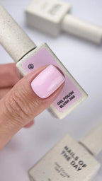 NAILSOFTHEDAY Gel polish Blush 206 — delicado tono rosa con cobertura total en una sola capa, 10 ml.