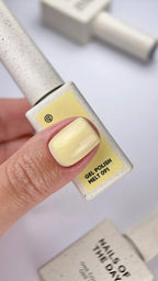NAILSOFTHEDAY Gel polish Melt 091 — delicado tono amarillo con cobertura total en una sola capa, 10 ml.