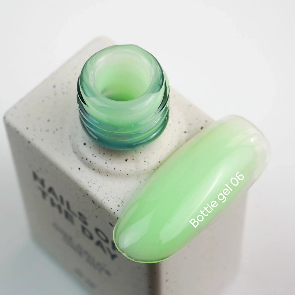 NAILSOFTHEDAY Bottle gel 06 – gel súper fuerte (verde claro), 10 ml