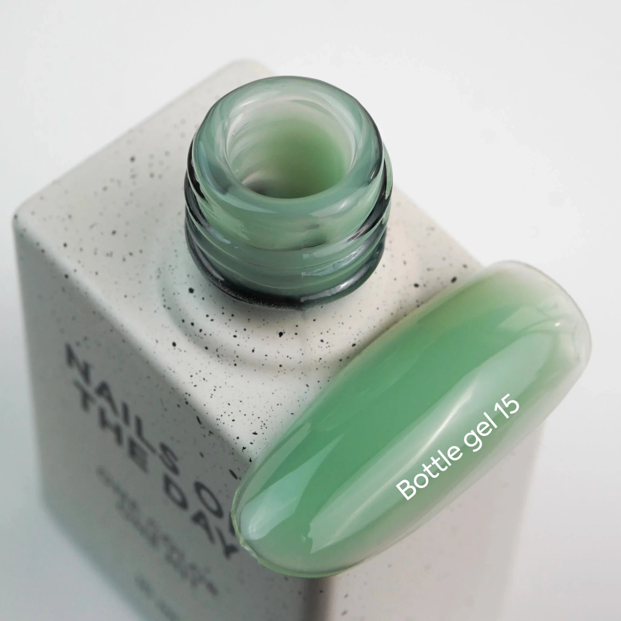 NAILSOFTHEDAY Bottle gel 15 — gel ultrafuerte para uñas, 10 ml