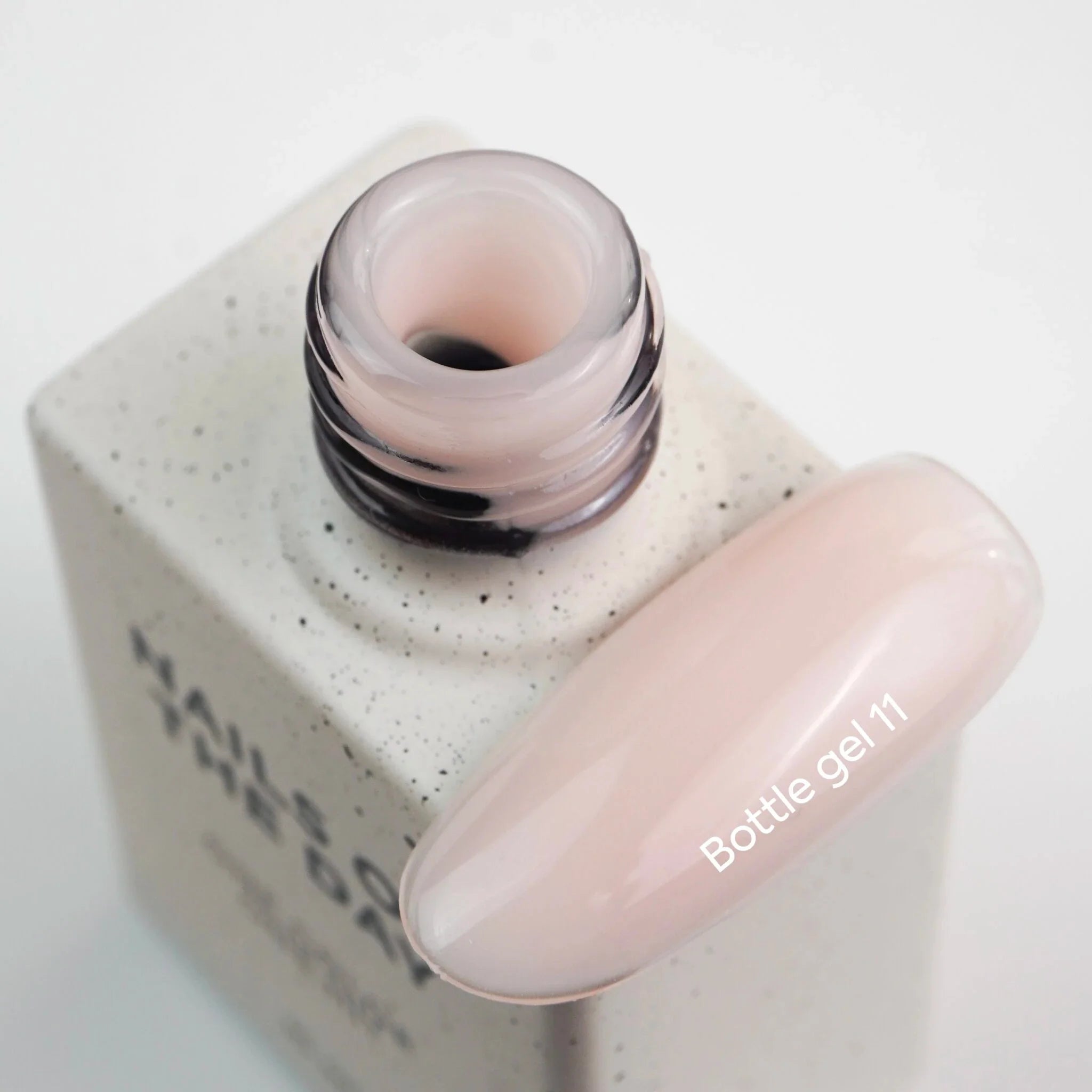 NAILSOFTHEDAY Bottle gel 11 — gel ultrafuerte para uñas, 10 ml