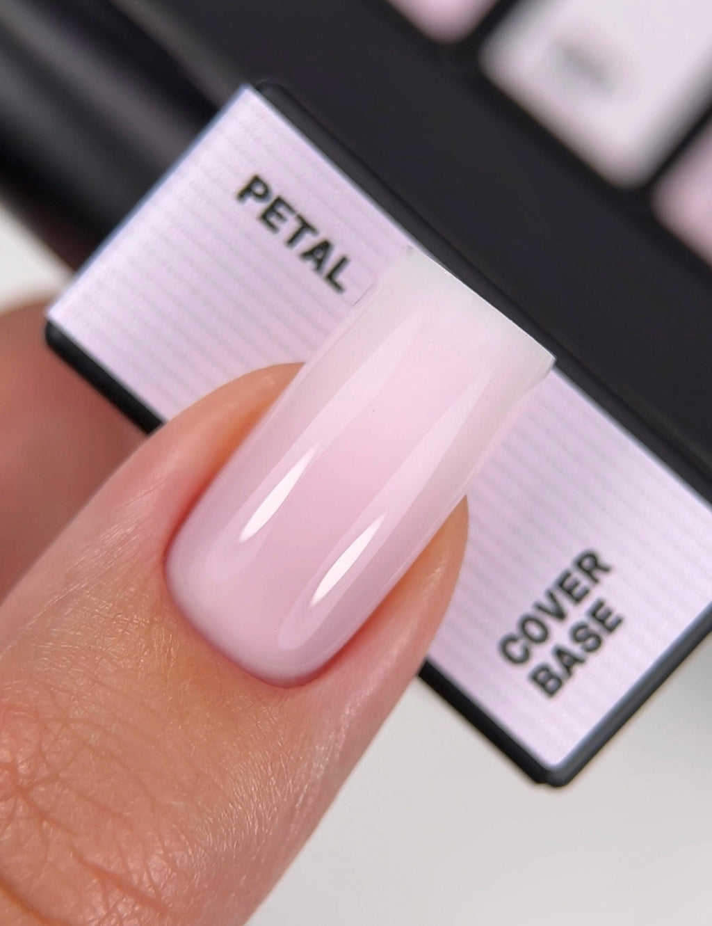 BIBLIOTEKA Cover Base № 04 Petal  - Rosa suave, 10 ml