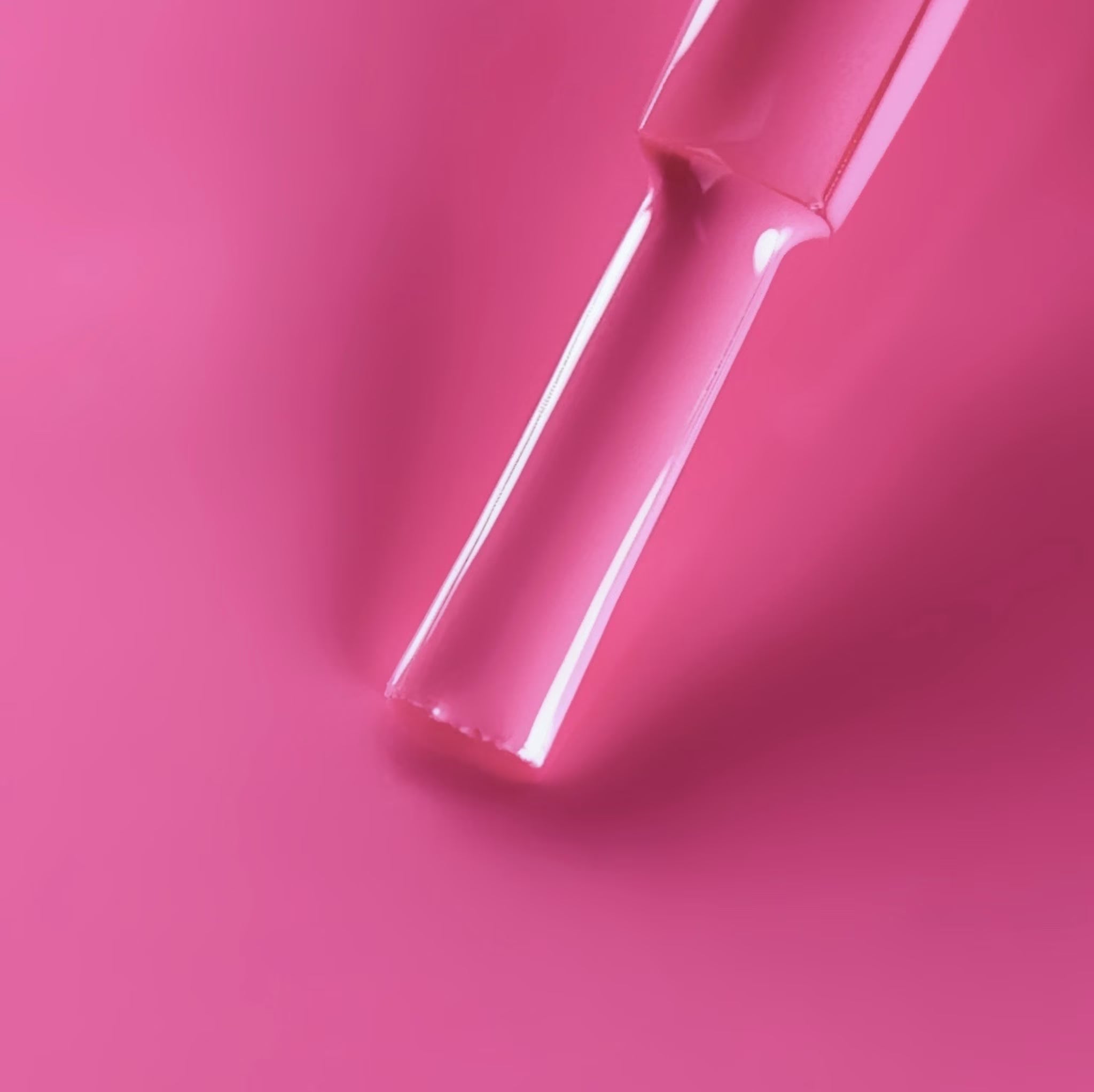 BIBLIOTEKA Esmalte Semipermanente Nº 66 Fever — fucsia intenso, 10 ml.
