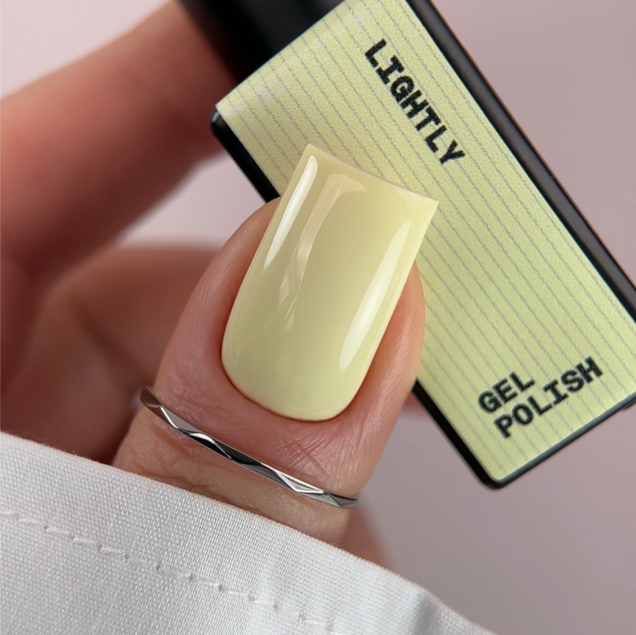 BIBLIOTEKA Esmalte Semipermanente Nº57 Lightly – amarillo claro (butter yellow), 10 ml