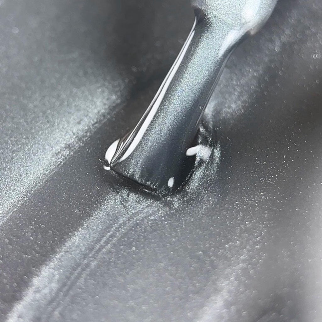 BIBLIOTEKA Esmalte Semipermanente Cat Eye Nº 09 Moon Veil — Blanco plateado delicado, 10 ml