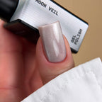 BIBLIOTEKA Esmalte Semipermanente Cat Eye Nº 09 Moon Veil — Blanco plateado delicado, 10 ml