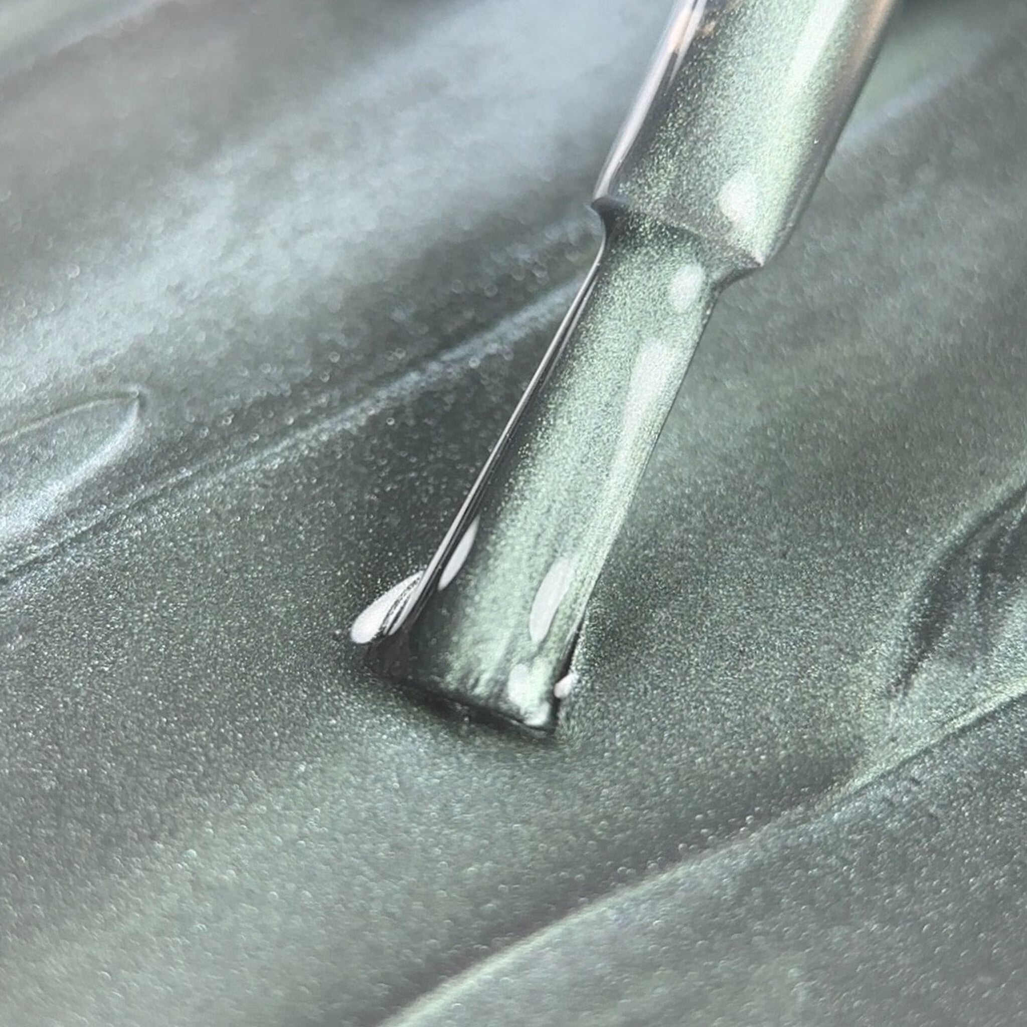 BIBLIOTEKA Esmalte Cat Eye Nº 12 Aurora — Verde perlado, 10 ml