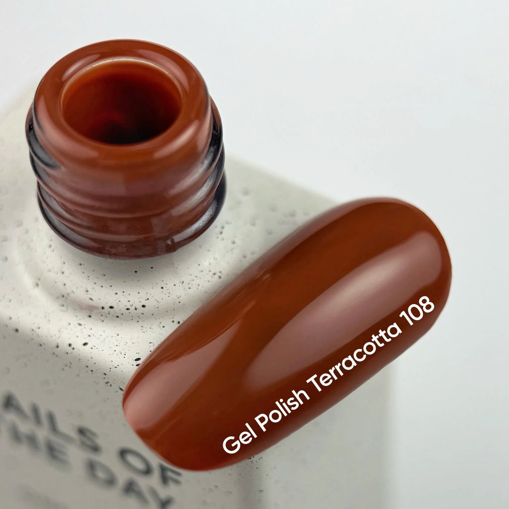 NAILSOFTHEDAY Gel Polish Terracotta — esmalte semipermanente en tono terracota (ladrillo) con cobertura completa en una sola capa. 10 ml.