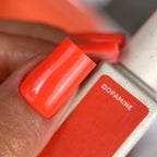 NAILSOFTHEDAY Color of the Month Junio 2026 Dopamine — frambuesa anaranjado con un ligero brillo, cubre en una capa, 10 ml