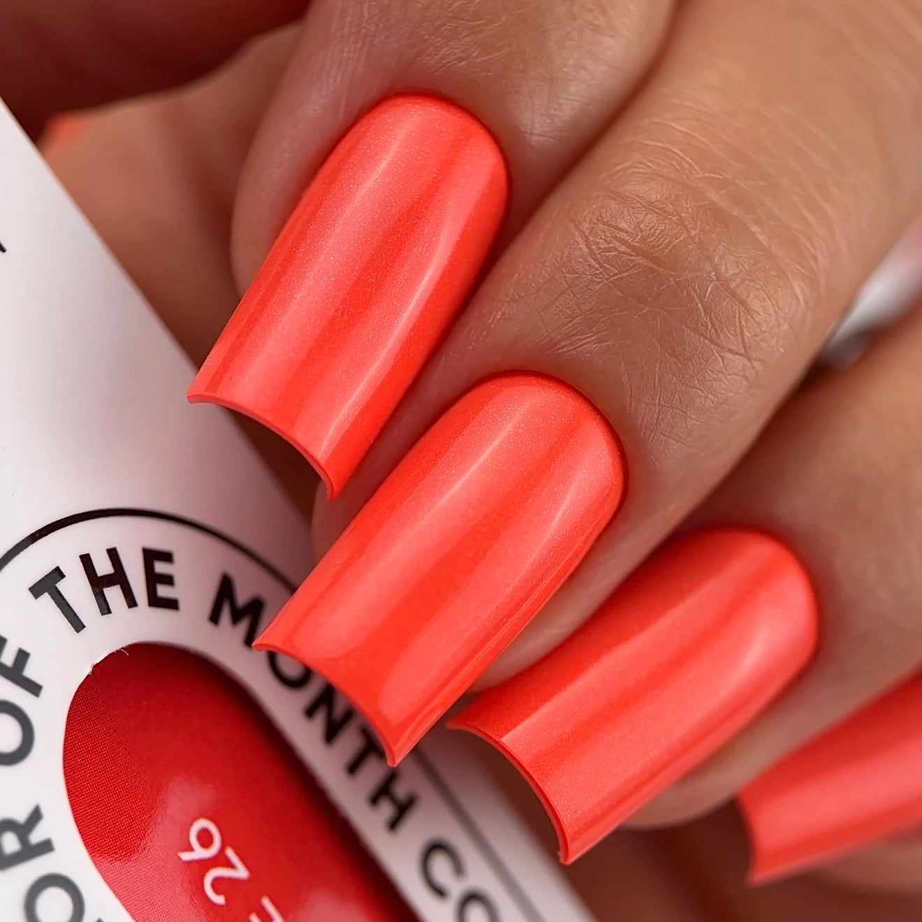 NAILSOFTHEDAY Color of the Month Junio 2026 Dopamine — frambuesa anaranjado con un ligero brillo, cubre en una capa, 10 ml