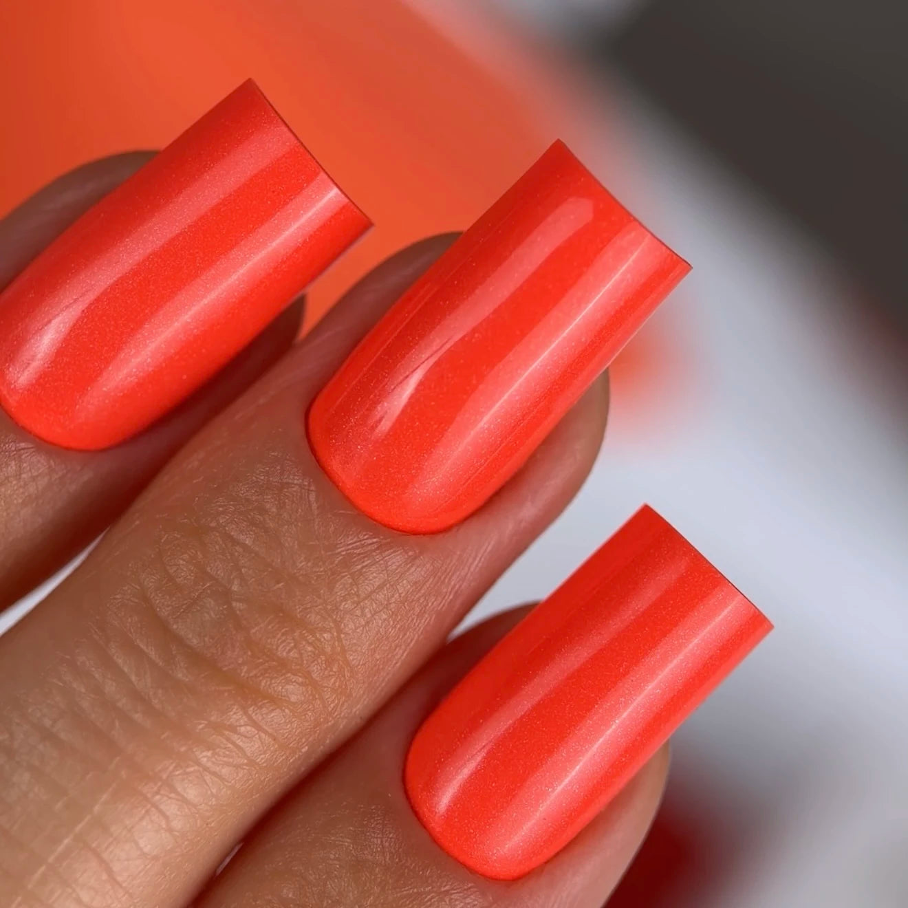 NAILSOFTHEDAY Color of the Month Junio 2026 Dopamine — frambuesa anaranjado con un ligero brillo, cubre en una capa, 10 ml