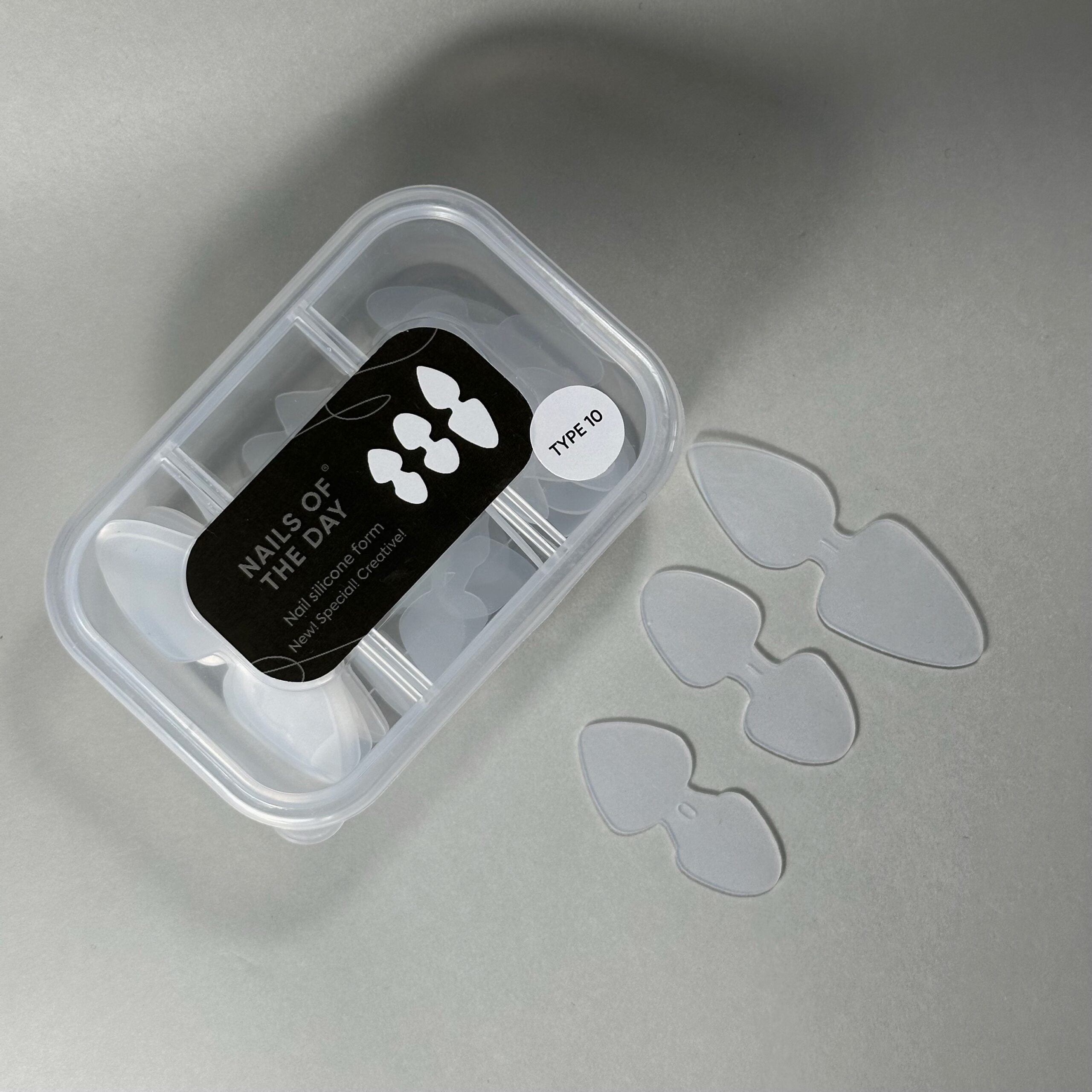 NAILSOFTHEDAY Nail Silicone Double mold, 2 en 1, 36 piezas/bolsa (Type 10): moldes/plantillas de silicona para formas superiores, 36 piezas en una caja.
