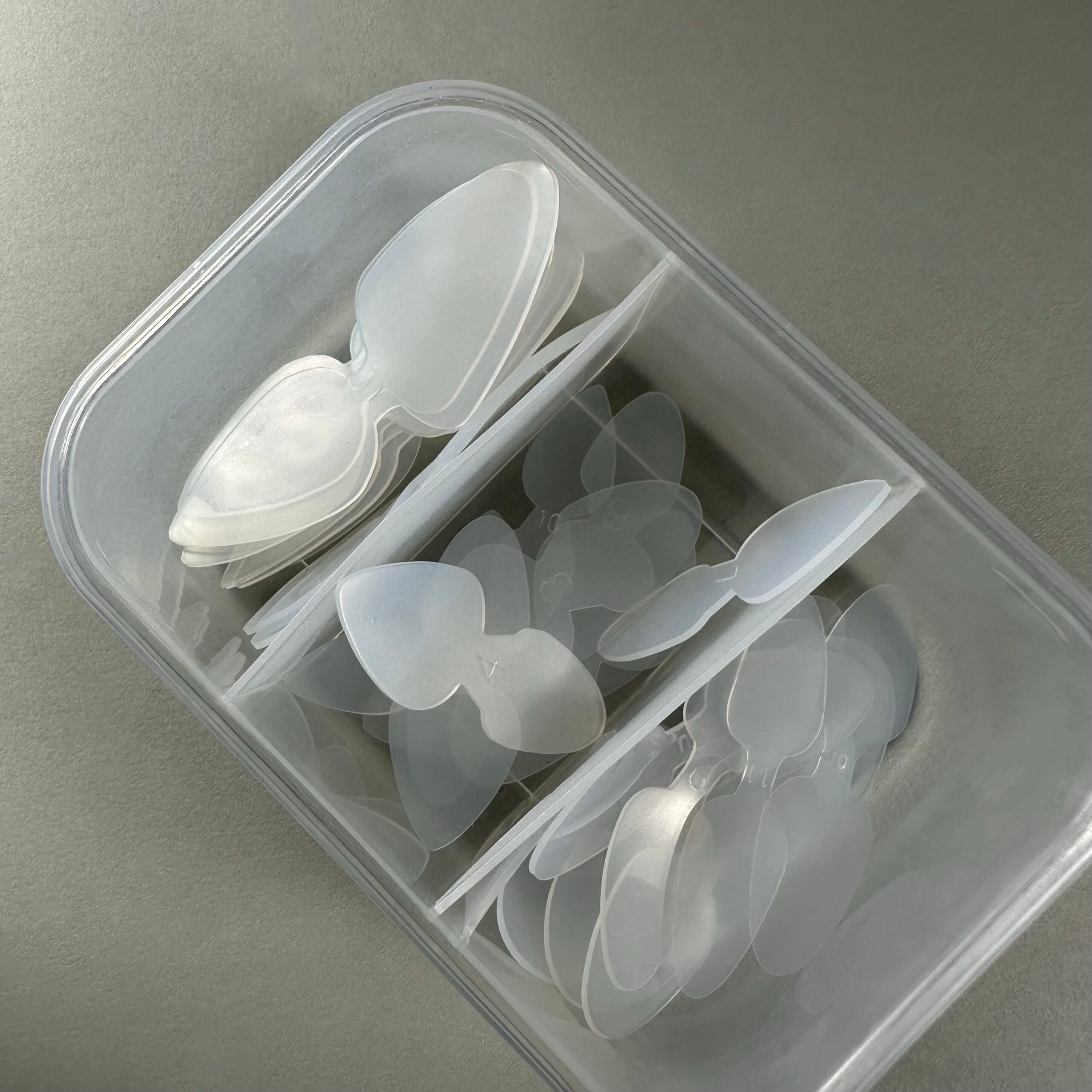 NAILSOFTHEDAY Nail Silicone Double mold, 2 en 1, 36 piezas/bolsa (Type 10): moldes/plantillas de silicona para formas superiores, 36 piezas en una caja.