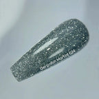 NAILSOFTHENIGHT Martini gel polish - esmalte semipermanente reflectante plateado para uñas, 10 ml