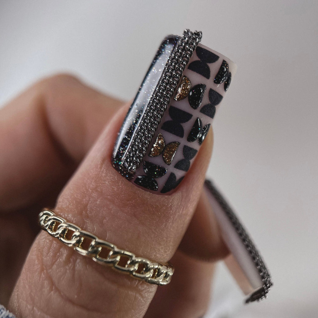NAILSOFTHENIGHT Manhattan gel polish -  esmalte semipermanente reflectante negro con brillo holográfico para uñas, 10 ml