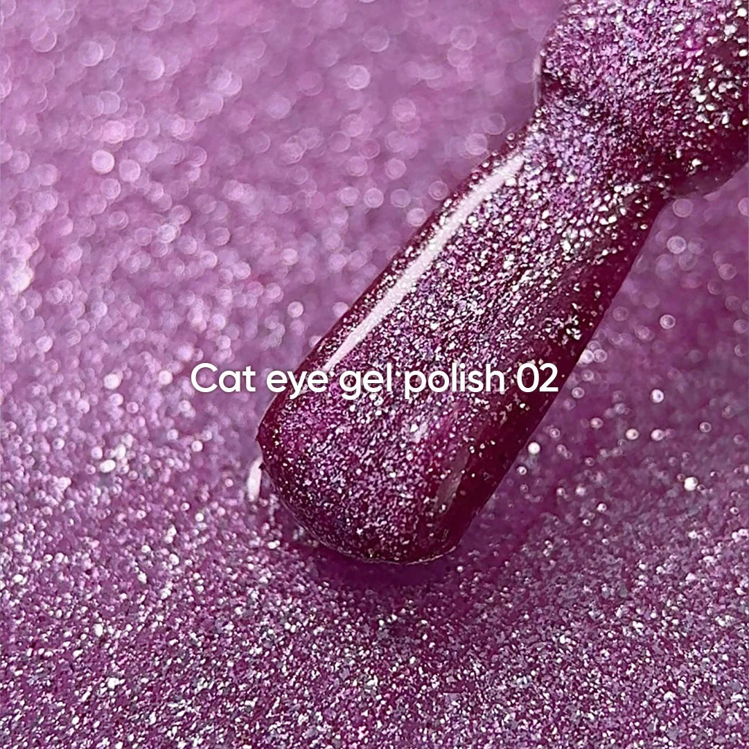 NAILSOFTHEDAY Gel polish Cat Eye 02 — esmalte semipermanente rosa efecto ojo de gato con partículas metálicas finas y un ligero efecto reflectante. Cobertura total en una sola capa. 6 ml.