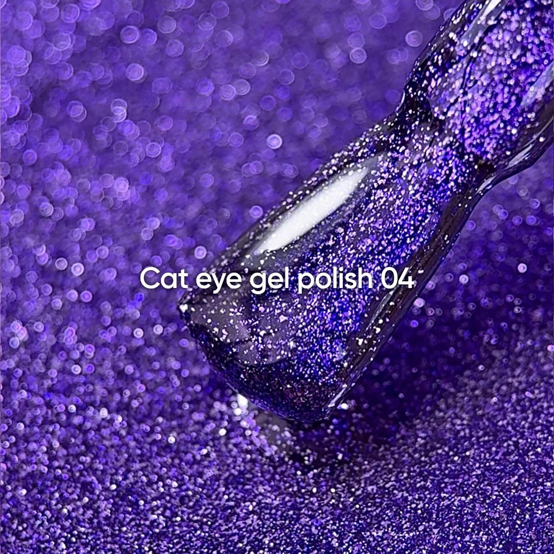 NAILSOFTHEDAY Gel Polish Cat Eye 04 — esmalte semipermanente morado oscuro efecto ojo de gato con partículas metálicas finas y un ligero efecto reflectante. Cobertura total en una sola capa. 6 ml.