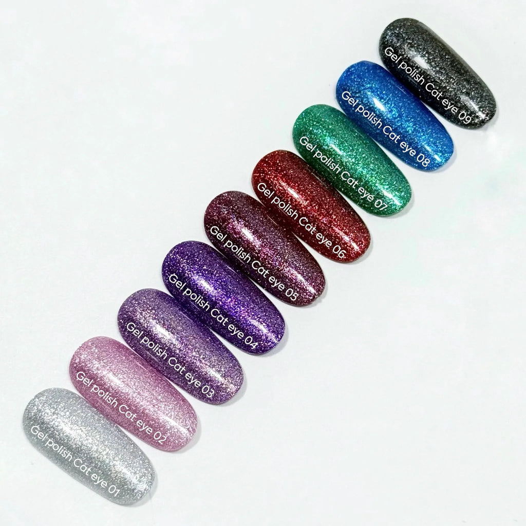 NAILSOFTHEDAY Gel Polish Cat Eye 06 — esmalte semipermanente rojo efecto ojo de gato con partículas metálicas finas y un ligero efecto reflectante. Cobertura total en una sola capa. 6 ml.