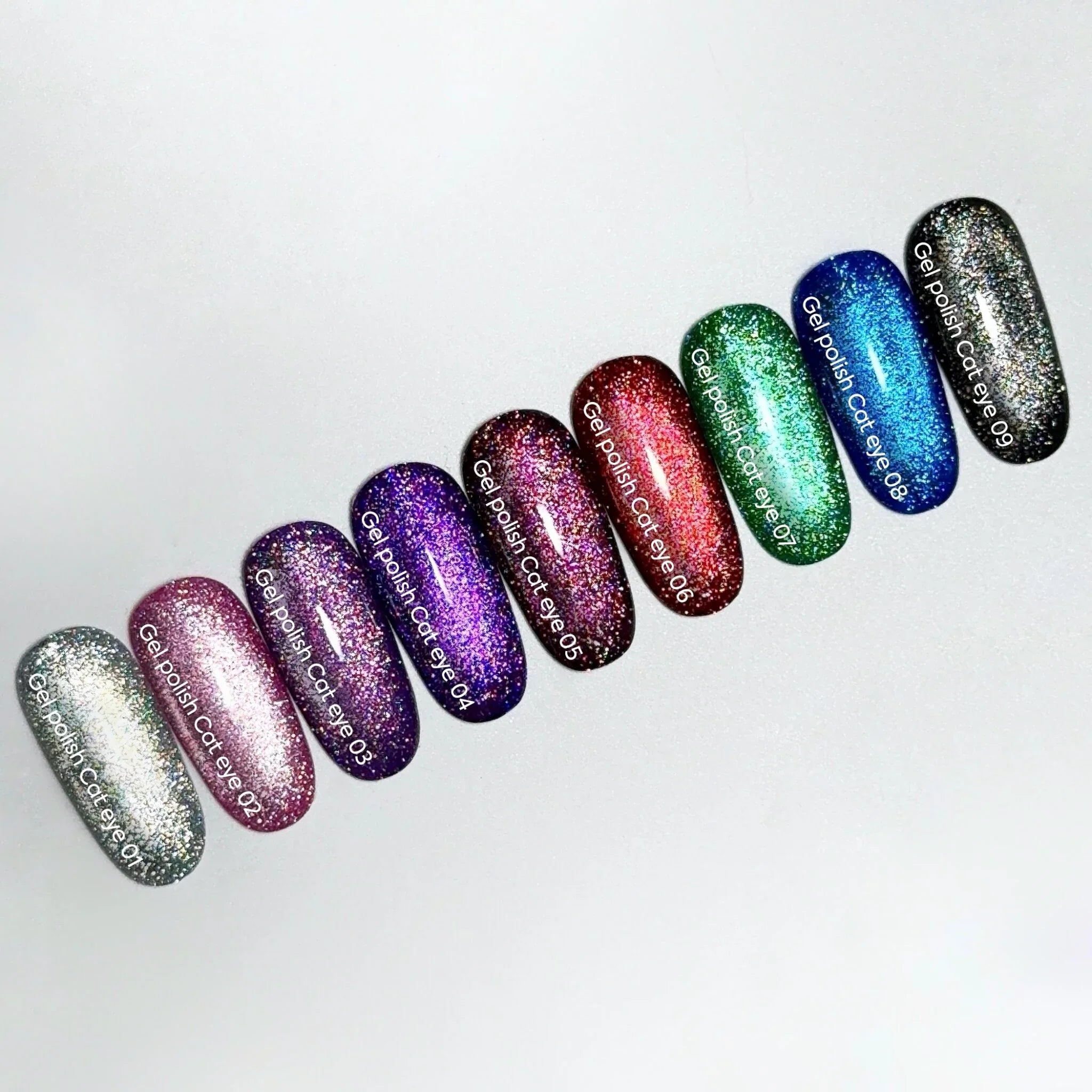 NAILSOFTHEDAY Gel Polish Cat Eye 04 — esmalte semipermanente morado oscuro efecto ojo de gato con partículas metálicas finas y un ligero efecto reflectante. Cobertura total en una sola capa. 6 ml.