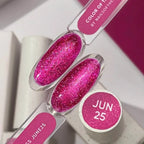 NAILSOFTHEDAY Color del Mes Junio 2025 Cherry Kiss — rosa intenso con efecto ojo de gato, cobertura total en una sola capa, 10 ml