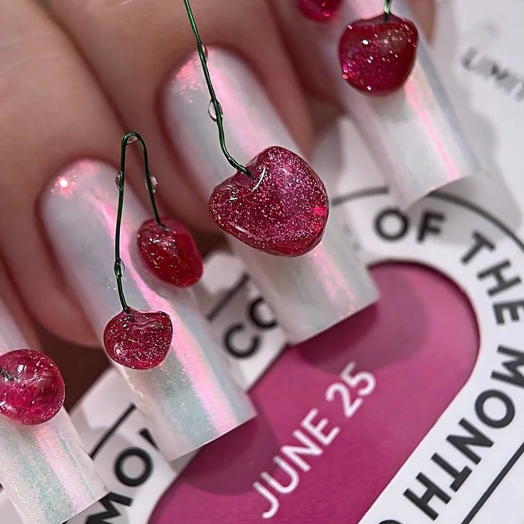 NAILSOFTHEDAY Color del Mes Junio 2025 Cherry Kiss — rosa intenso con efecto ojo de gato, cobertura total en una sola capa, 10 ml