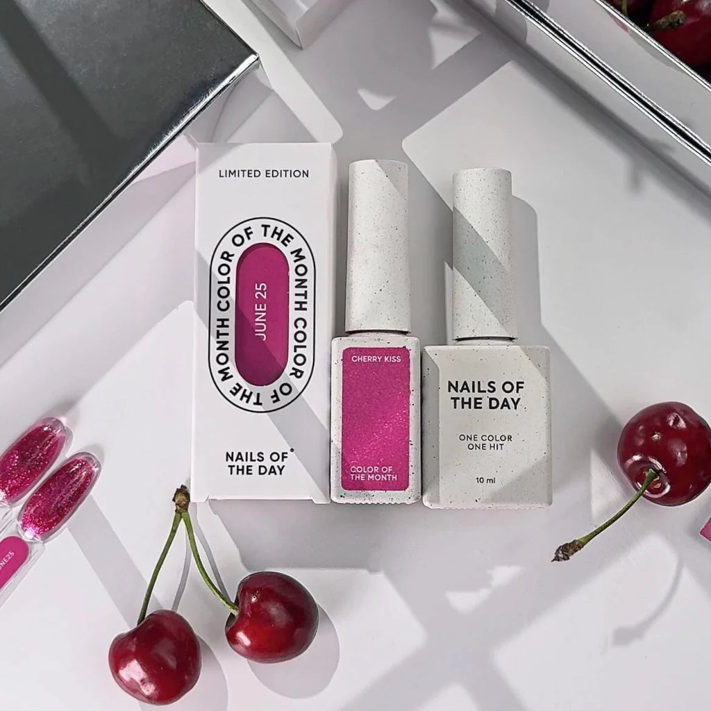 NAILSOFTHEDAY Color del Mes Junio 2025 Cherry Kiss — rosa intenso con efecto ojo de gato, cobertura total en una sola capa, 10 ml