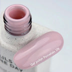 NAILSOFTHEDAY Gel Polish Porcelain 179 — esmalte semipermanente rosa empolvado suave con cobertura en una sola capa, 10 ml