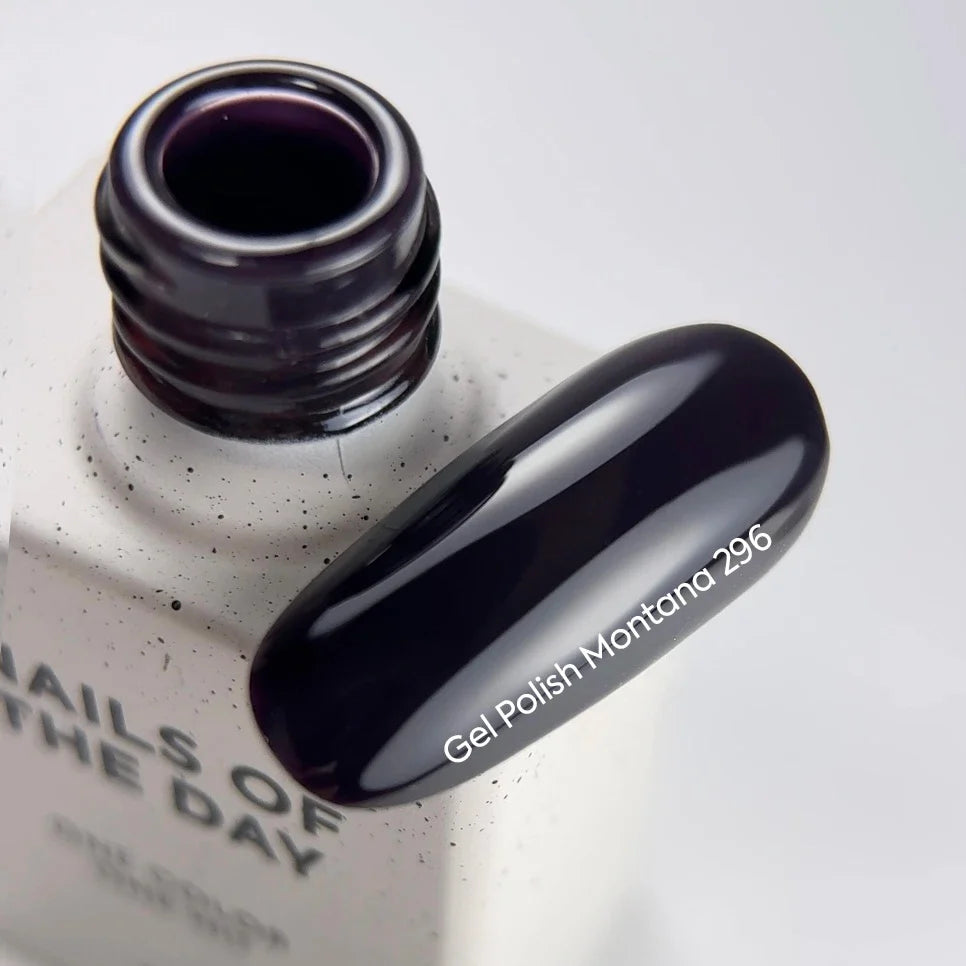 NAILSOFTHEDAY Gel Polish Montana — esmalte semipermanente morado oscuro, cobertura en una sola capa, 10 ml