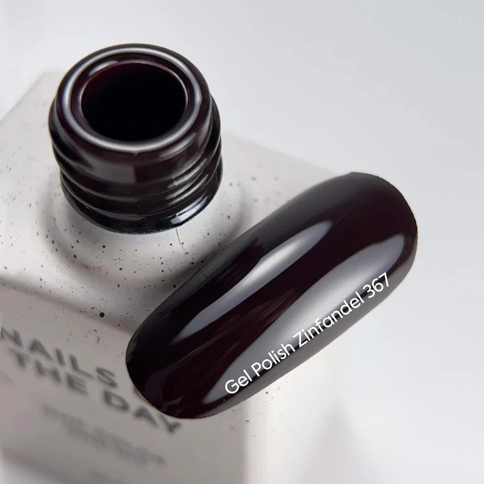 NAILSOFTHEDAY Gel Polish Zinfandel — esmalte semipermanente burdeos oscuro, cobertura en una sola capa, 10 ml