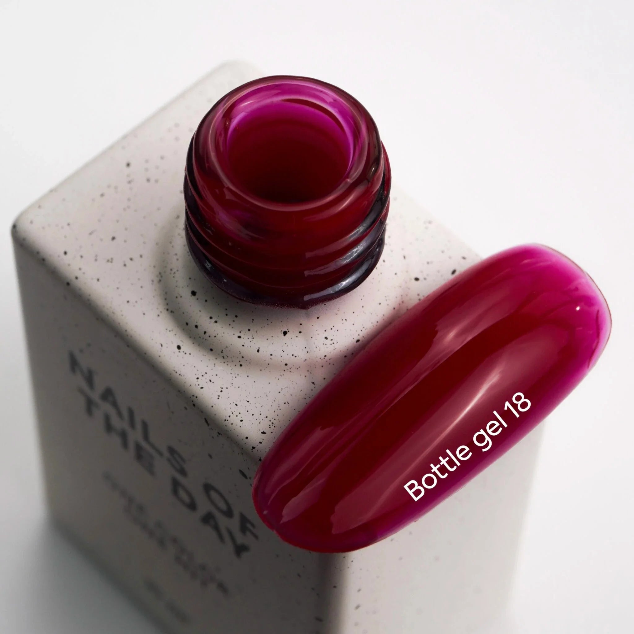 NAILSOFTHEDAY Bottle Gel 18 – gel ultrafuerte rojo clásico, 10 ml