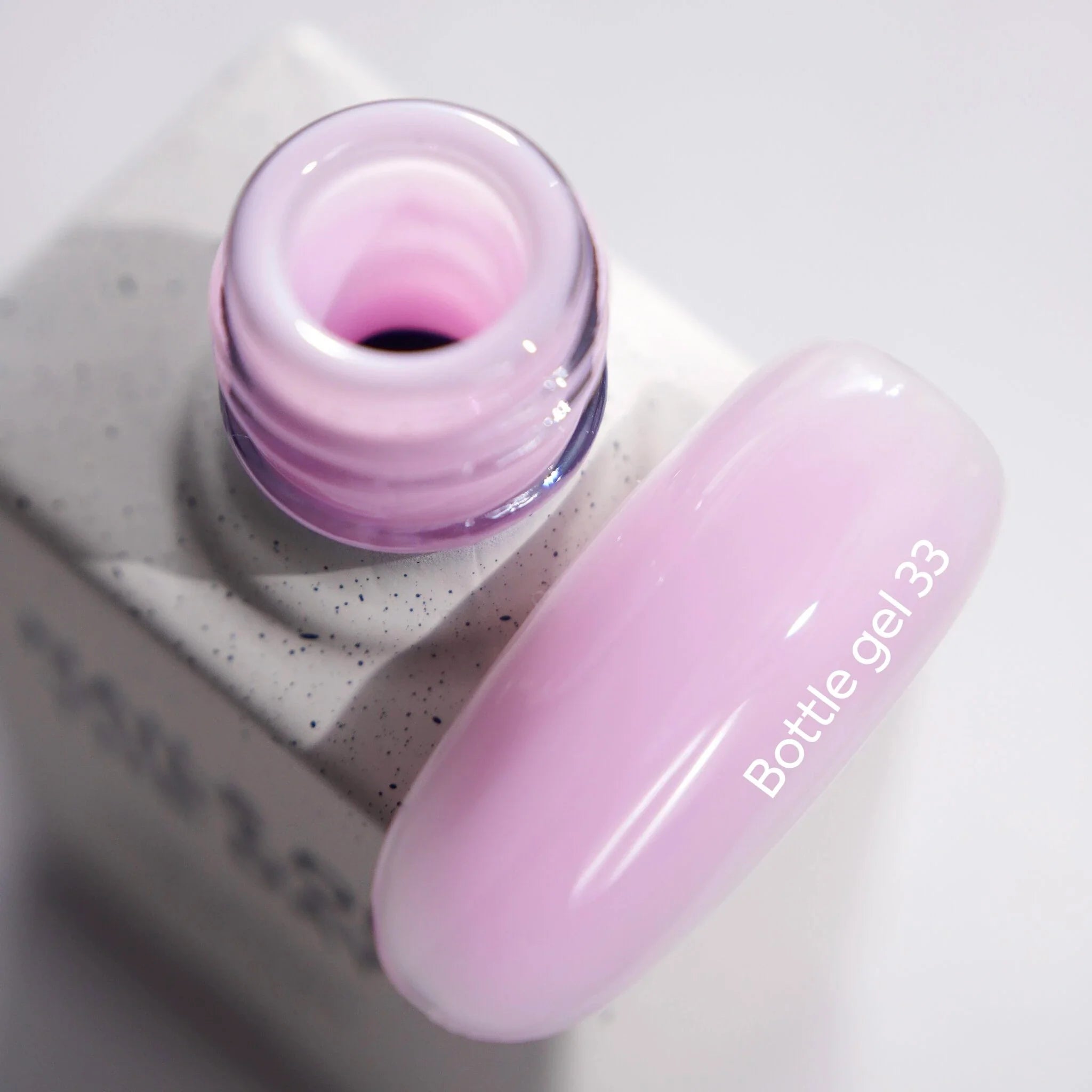 NAILSOFTHEDAY Bottle Gel 33 – gel ultraresistente rosa delicado para el refuerzo de uñas, 10 ml