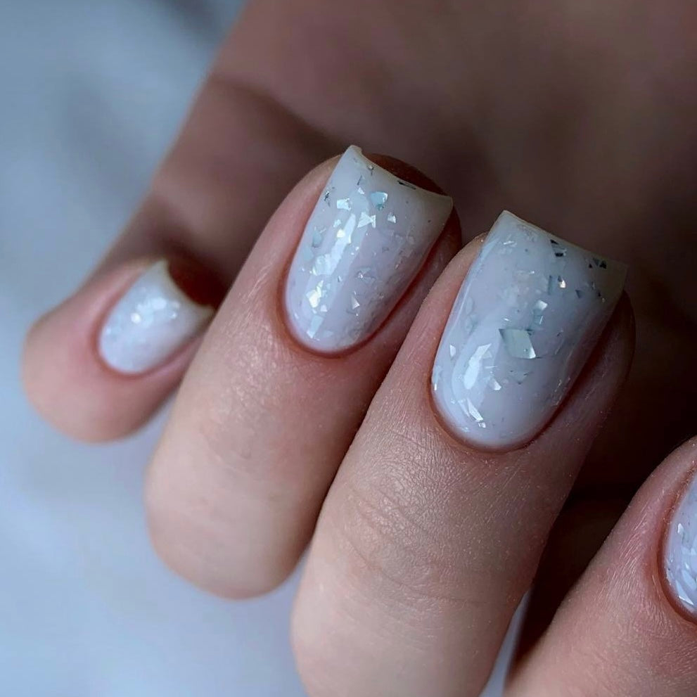 NAILSOFTHEDAY Potal base 09 - base de plata lechosa con decoracion plateada, 10 ml