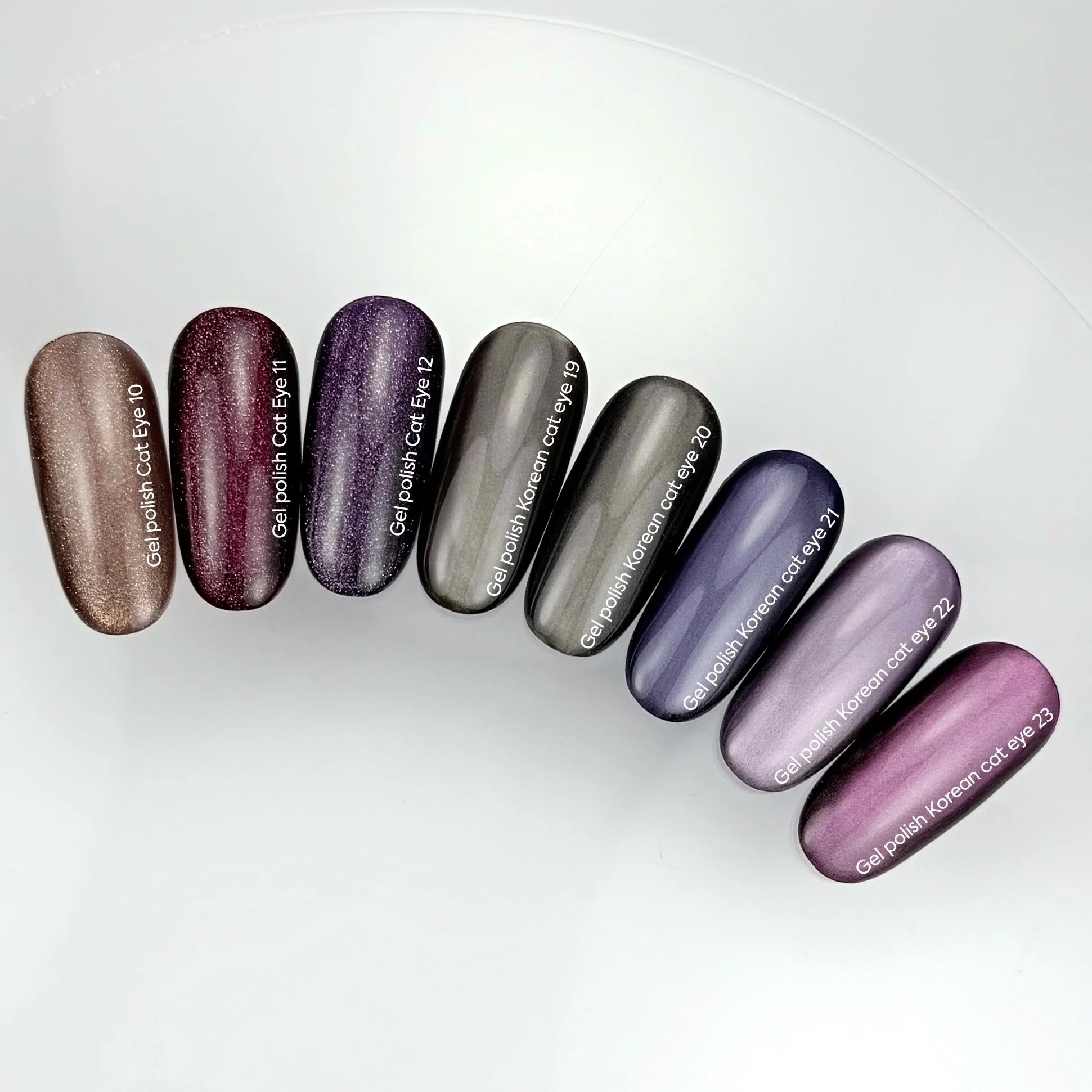 NAILSOFTHEDAY Gel Polish Cat Eye 11 — esmalte efecto ojo de gato en tono frambuesa oscuro, cobertura completa en una sola capa. 6 ml.
