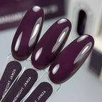 NAILSOFTHEDAY Color del Mes — Enero 2026
Midnight — tono ciruela intenso, cobertura total en una capa, 10 ml