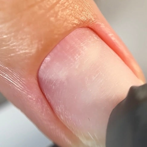 NAILSOFTHEDAY Cuticle Remover – removedor de cutículas para manicura y pedicura profesional con urea, 60 ml