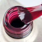 NAILSOFTHEDAY Color of the Month Octubre 2026 Terroir — gel polish efecto vitral en tono vino profundo, 10 ml