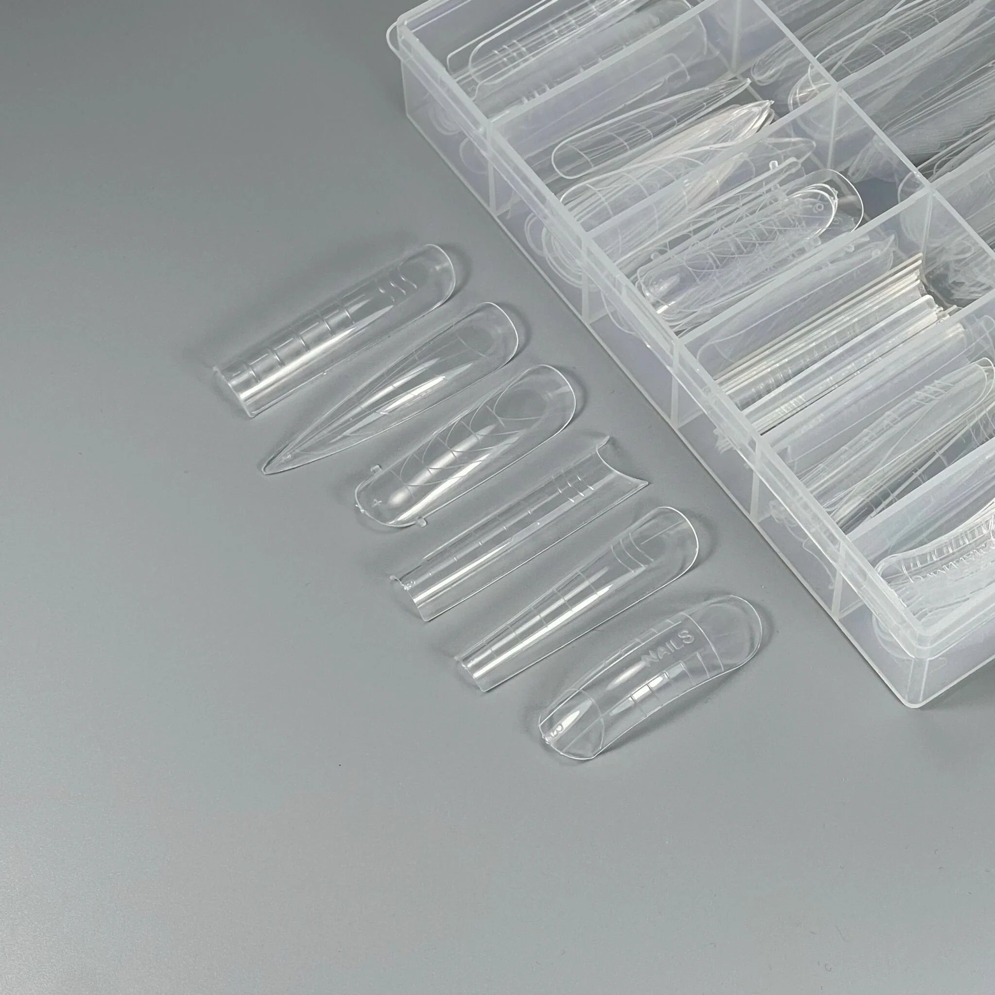 NAILSOFTHEDAY Dual Form Pro Mix 6 (Tipo 11) — set de formas superiores con 6 tipos diferentes, 12 tamaños por tipo, 144 unidades en total.