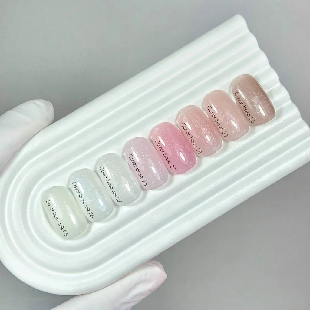 Nailsoftheday Cover base NEW Formula 30 — tono nude natural con shimmer dorado, un nude cálido con reflejos dorados, una base camuflaje para uñas, 10 ml.