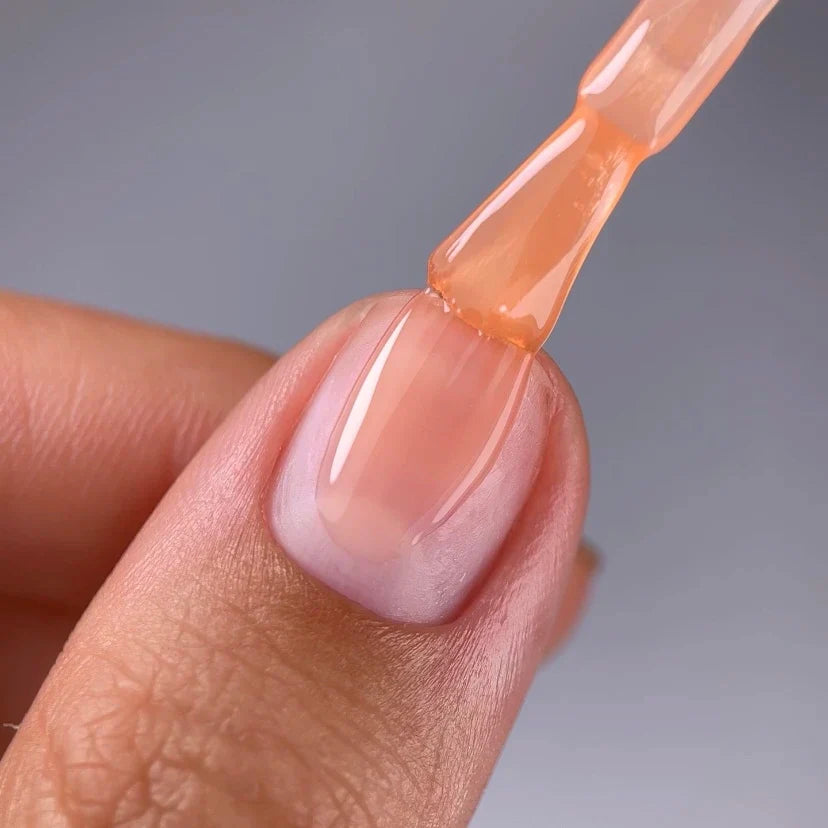 NAILSOFTHEDAY Cover Base 44 Light Pigment – base para uñas color melocotón semitransparente con pigmentación ligera, 10 ml