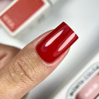 NAILSOFTHEDAY Color del Mes – Agosto 2025
Kalyna – rojo intenso de viburno con destellos rosas finos. Cubre perfectamente en una sola capa. 10 ml.