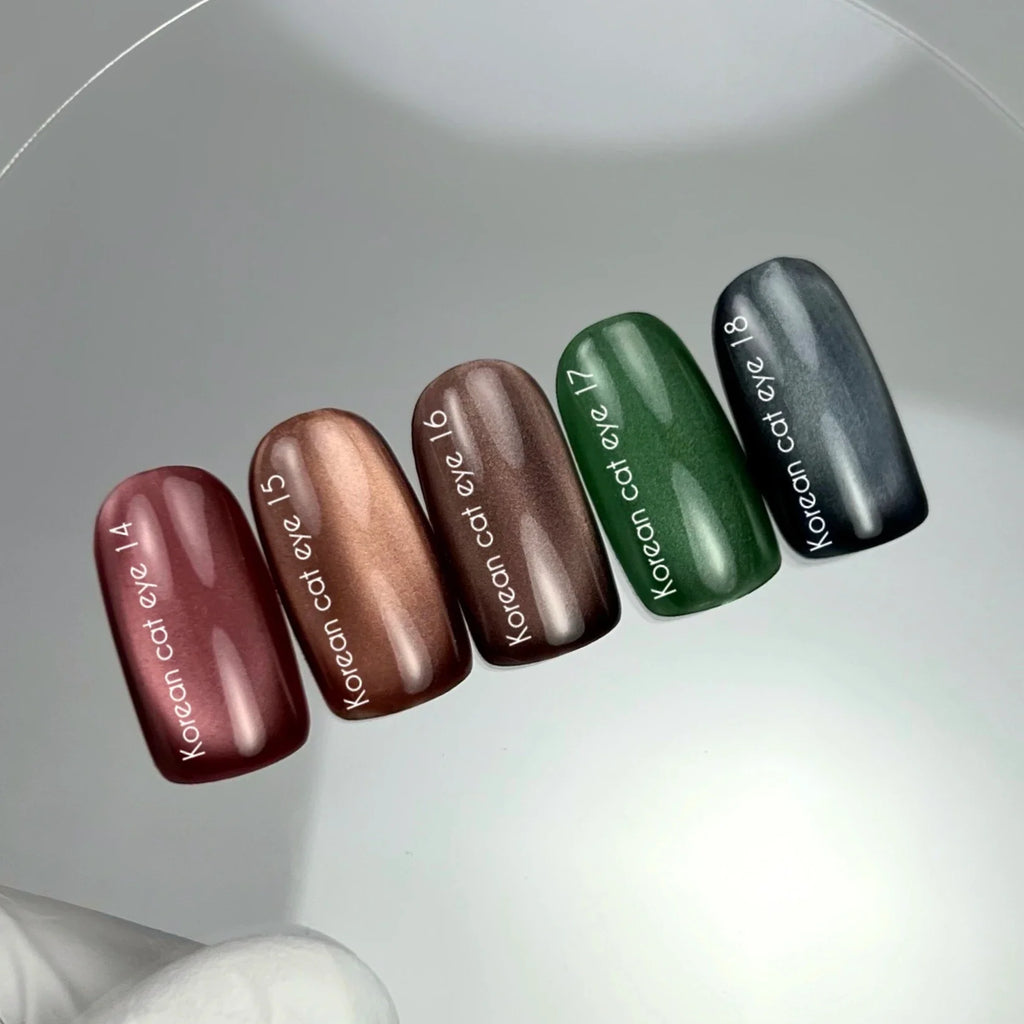 NAILSOFTHEDAY Korean Cat Eye 14 – esmalte semipermanente efecto ojo de gato rojo, 10 ml.